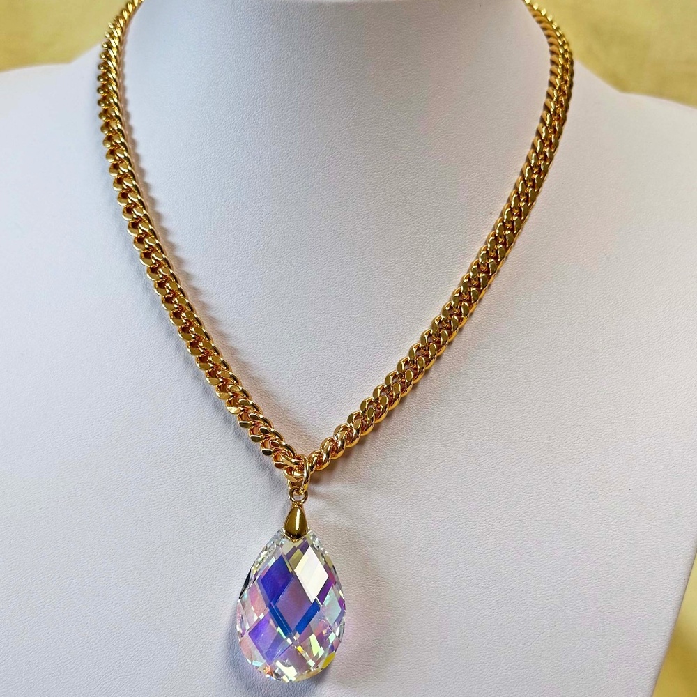 LARGE 1 ½ in.  GENUINE CRYSTAL NECKLACE, by SHAY LOWE, AURORA BOREALIS COLOUR,